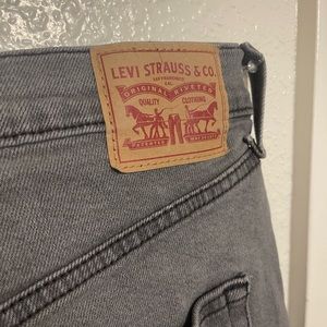WORN ONCE Levi’s Ribcage Straight Ankle Jeans